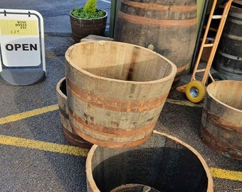 Grand jardinière rustique en fût de chêne blanc - jardinière d’arbres, jardinière de légumes, panier en rondins - fût de whisky ex récupéré, jardinière de fleurs