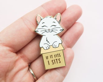 Cat If It Fits I Sits Enamel Pin- Blanc - Épingles en émail mignon - Épingle en émail pour chat - Épingles en émail mignon - Épingles en émail Kawaii - Castlecreationsandco