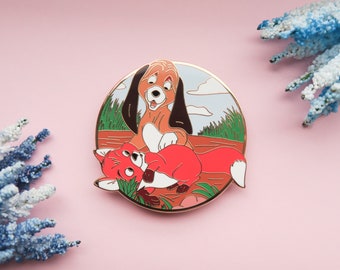 Fox und Hound Disney Pin - Leuke Emaille Pins - Kat Emaille Pin - Leuke kat Pins - Disney Emaille Pin - Castlecreationsandco