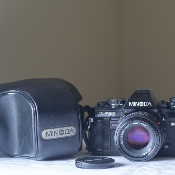 Minolta X-700 w/ MD 50mm f1.7: Vintage 35mm camera with fast prime lens, official case, strap