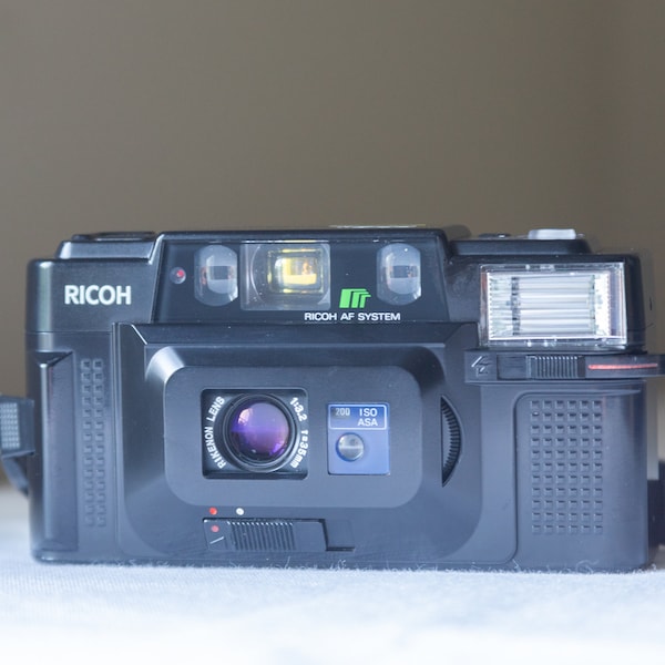 Ricoh FF-3 AF 35mm Camera: Retro film point-and-shoot with 35mm f3.2 lens and auto focus