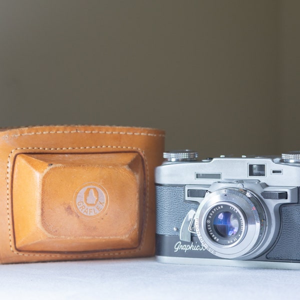 Graflex Graphic 35 w/ Graflar 50mm f3.5: SLR 35mm film camera with fast prime lens and genuine case