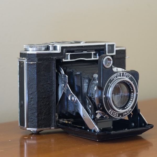 Zeiss Ikon Super Ikomat (Ikonta) B 530/16 w/ Carl Zeiss Jena 80mm f2.8: Vintage 120 medium format (6x9cm) film camera
