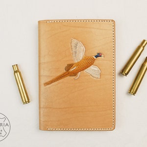 Leder Jagdscheinetui mit Fasan und Jagdszene