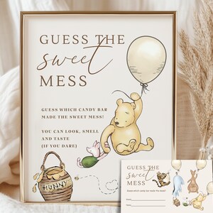 Peut inclure: Un panneau encadr&eacute; avec le texte "GUESS THE sweet MESS" et des illustrations de personnages de Winnie l'ourson. Le panneau comprend le texte "GUESS WHICH CANDY BAR MADE THE SWEET MESS!" et une petite carte avec le m&ecirc;me design.