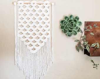 Scallops Wall Hanging Crochet Pattern