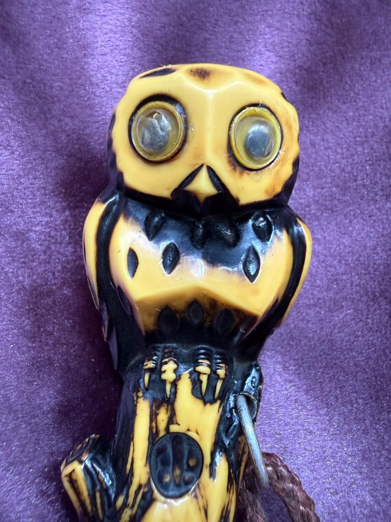 Owl Umbrella Handle, vintage plastic, yellow View 2