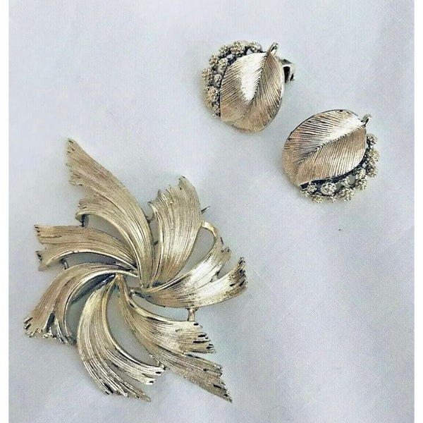 Linsner Pin and Earring Set Gold Tone Vintage