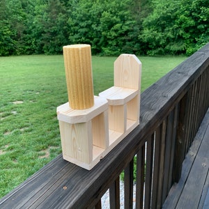 Mesa de pino y silla ardilla alimentador de maíz | Etsy