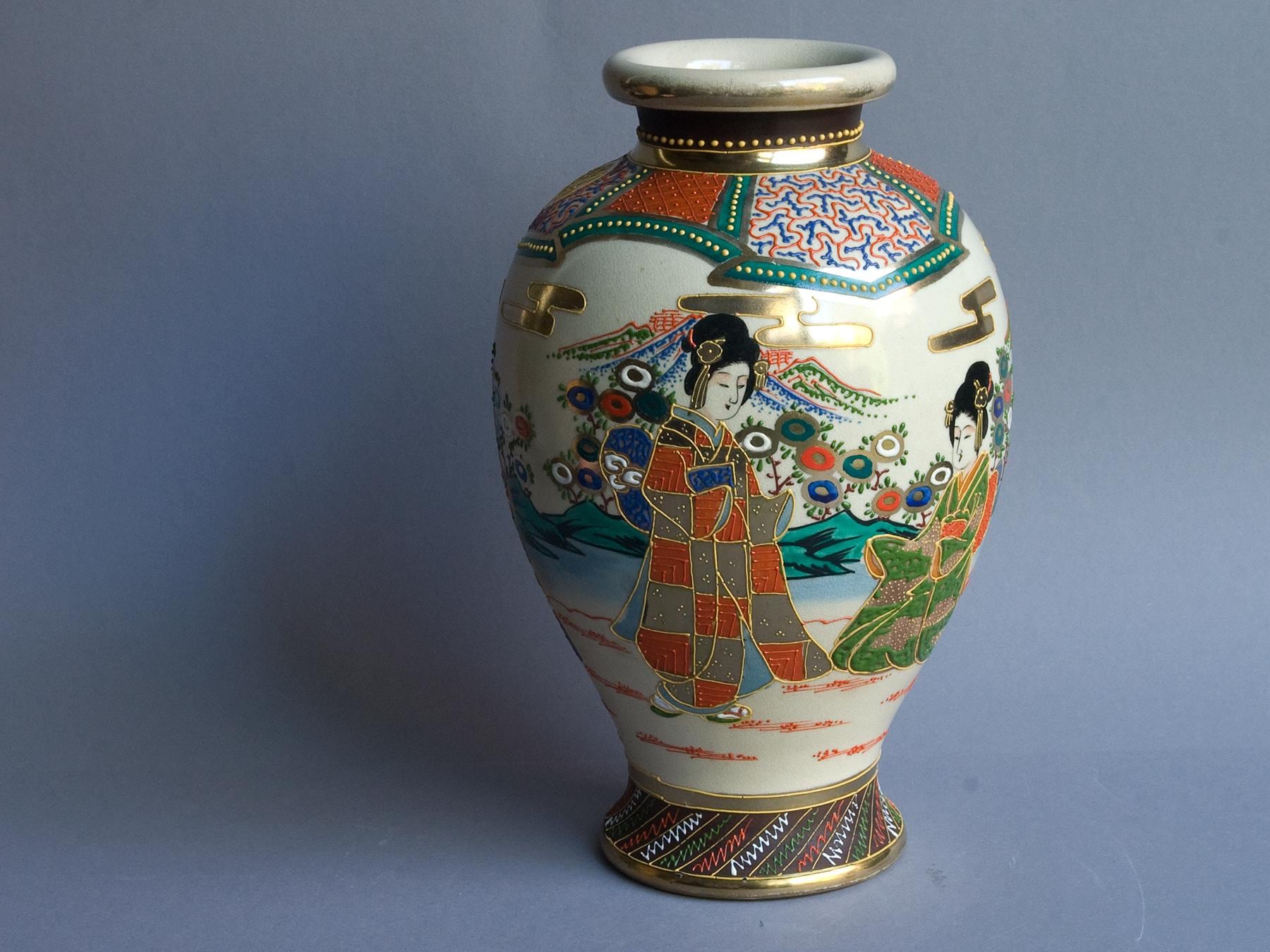 Kyoto Satsuma 'kinkozan Zo' Moriage Vase With Geishas MCM Art