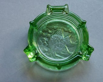 グリーンウランガラス「金魚」アールデコ調置物 1930年 H. ホフマン