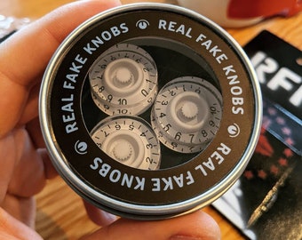 Real Fake Knobs G-type White - 3 Magnet Set