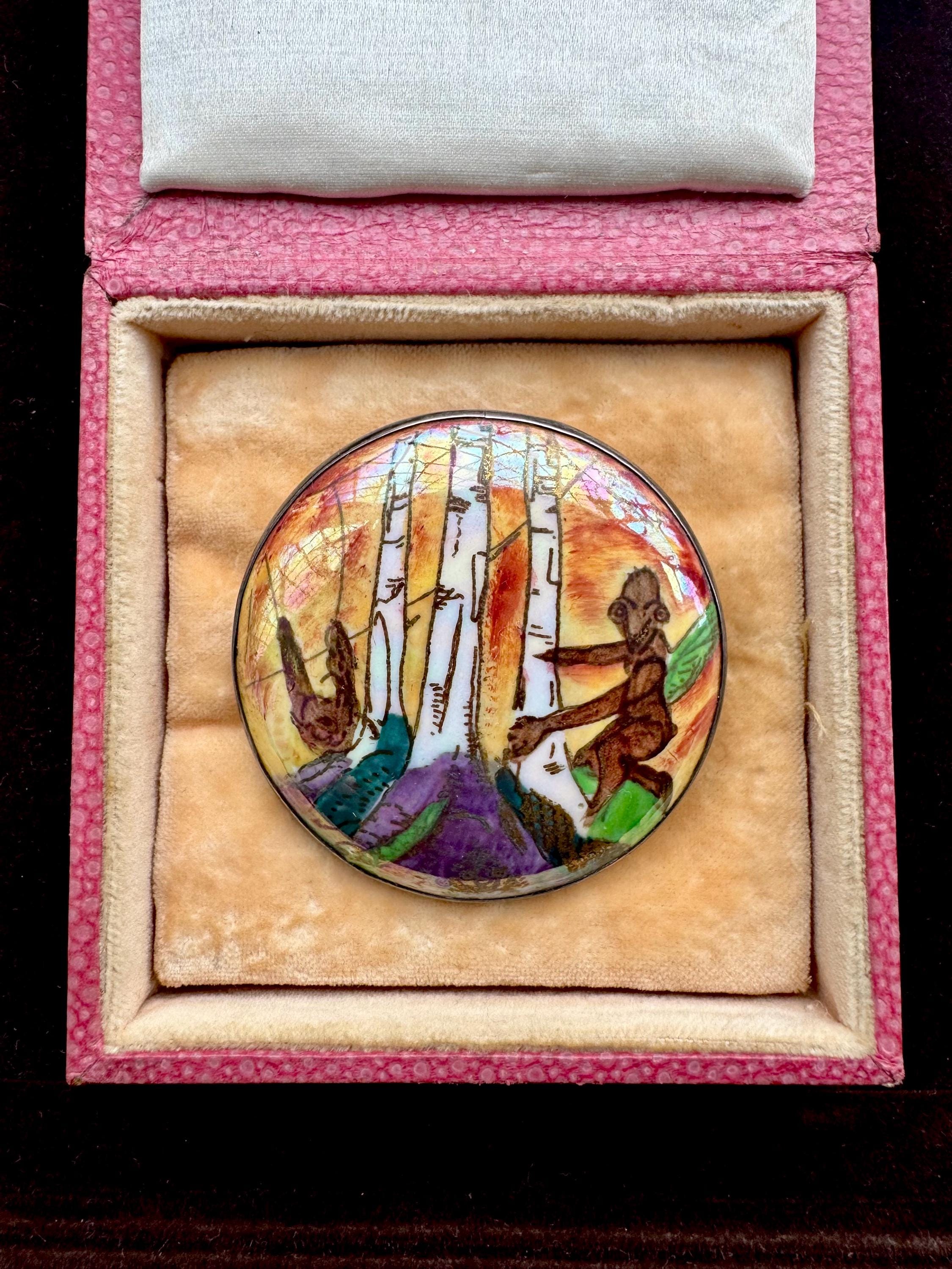 希少なウェッジウッド フェアリーランド ラスター ブローチ | デイジー