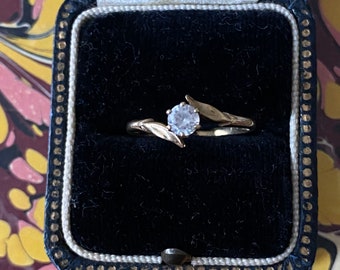 Sweet Vintage 9ct Gold CZ solitaire UK size K.5