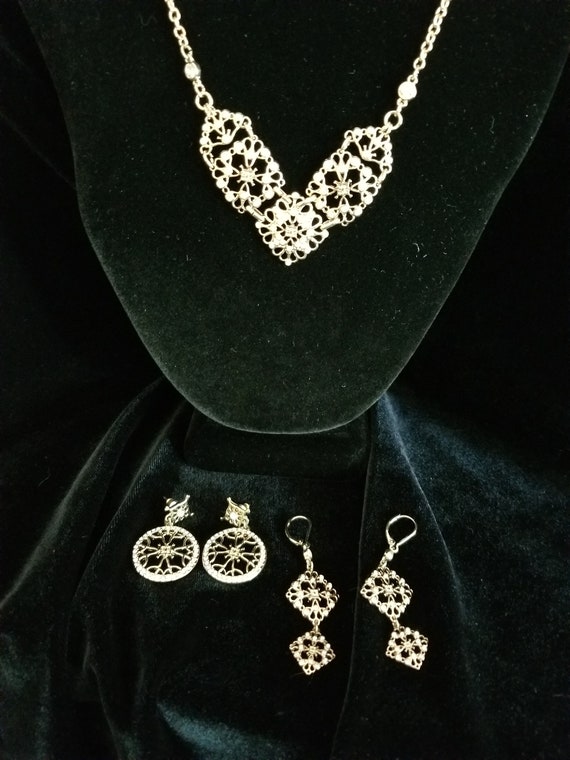 Vintage NRT necklace and two (2) pair of earrings… - image 3