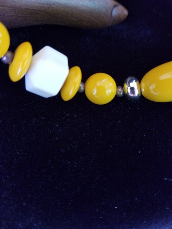 Butterscotch Lucite Beaded Necklace from the 40's - image 6