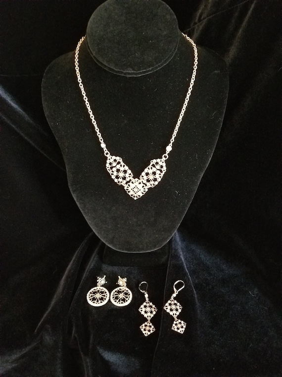 Vintage NRT necklace and two (2) pair of earrings… - image 1