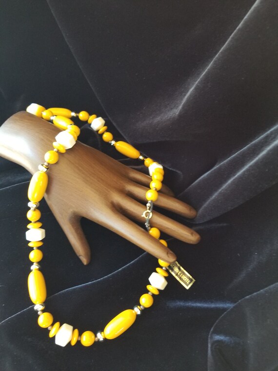 Butterscotch Lucite Beaded Necklace from the 40's - image 7
