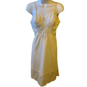 Vanity Fair Lacy Full Slip Mid Century 1950s Cream Adjustable Straps Lace Hem Nylon Size 34