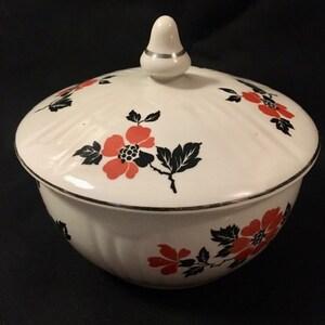 Covered Bowl Hall&#39;s Red Poppy Mixing Bowl Grease Bowl Finial Lid Platinum Trim 1940s Farmhouse Decor