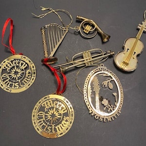 Messing kerstversieringen Muziekinstrumenten en meer Set van zeven vintage kerstboomdecoratie