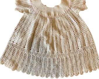 Vestido vintage de crochet para niña hecho a mano