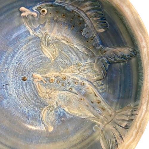 サイン入り陶器ボウル Yingling 1994 浮き彫り魚モチーフ ブルー釉