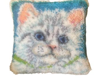 Cuscino a gancio per gattini completato Cuscino fatto a mano per gattini