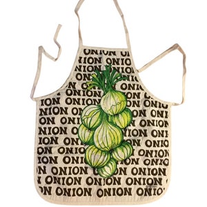 Quilted Bib Apron Vintage 70s Kitchen Kitsch Onion Text and Print
