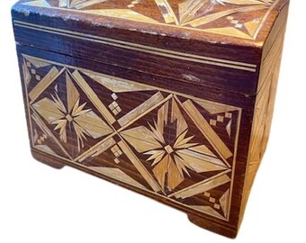 木製の蝶番が付いたロシアの寄木細工の麦わら象嵌のヴィンテージ小物
