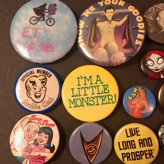 Badges Buttons Pins Lot of 20 Movies Star Trek Mickey E.T. Badges Buttons Pins Lot of 20 Movies Star Trek Mickey E.T.