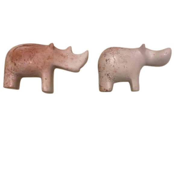 Figurines africaines en stéatite animaux rhinocéros hippopotame vintage des années 1980 ensemble de deux presse-papiers sculptés à la main