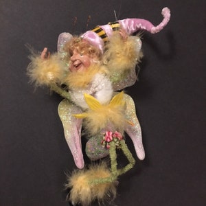 Adorno de hada mariposa coleccionable de Mark Roberts, color amarillo y rosa