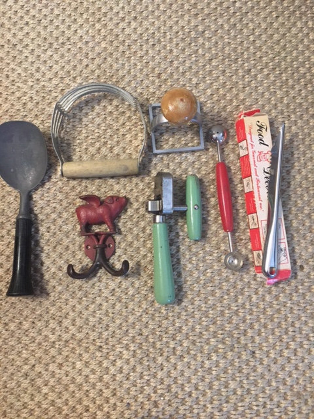 アメリカの古いキッチンツール7点★Vintage／USA／Tin Seven Vintage Kitchen Utensils Tools Use or Display - Etsy