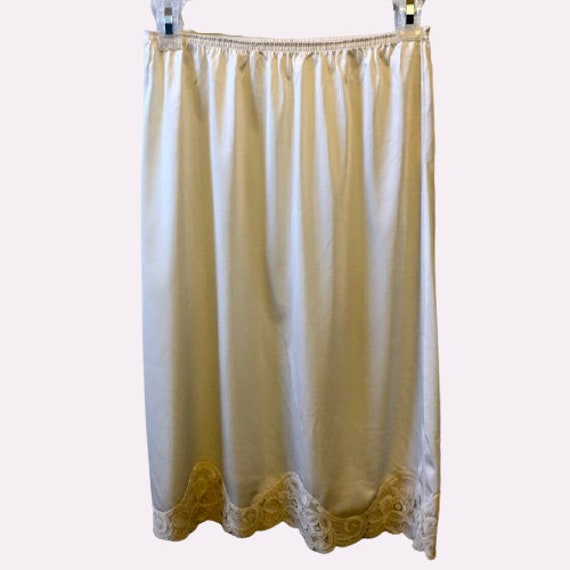 Vanity Fair Vintage Half Slip Nylon Lace Hem 50s o
