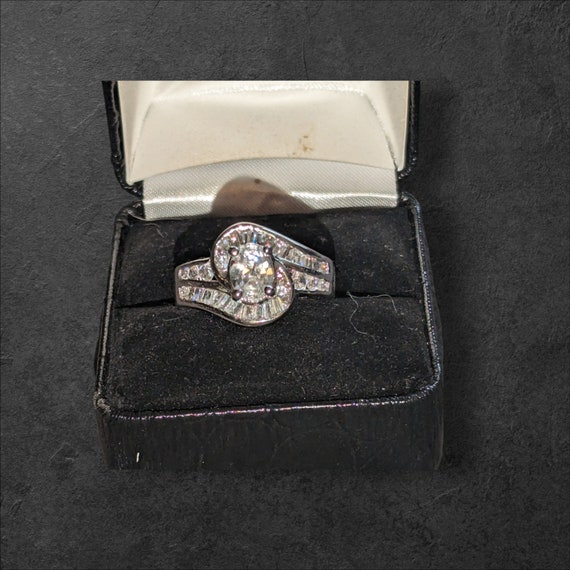 Stunning Size 9 Silver CZ Cubic Zirconia Ring! To… - image 4