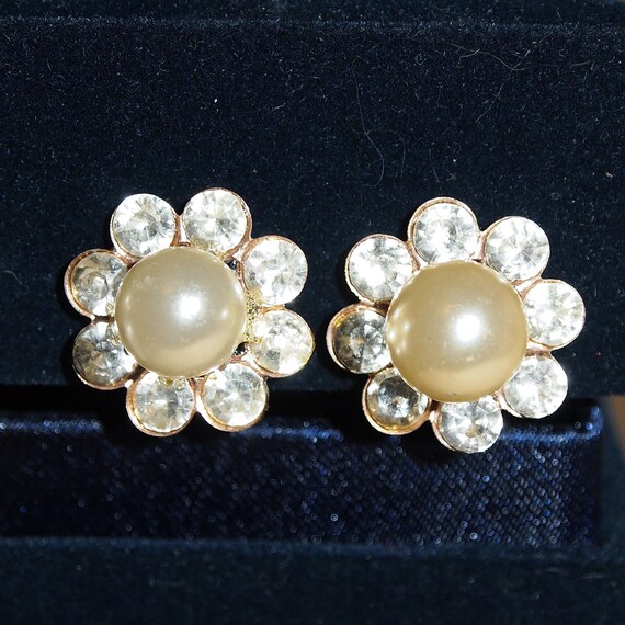 Great Pair of Vintage Faux Pearl and RHINESTONE E… - image 3