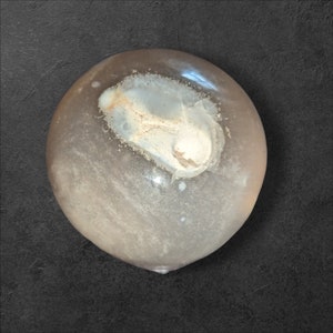 Sphère en agate volcanique de 1 7/8 po. ! Transforme l&#39;énergie négative en énergie positive ! Mise à la terre !