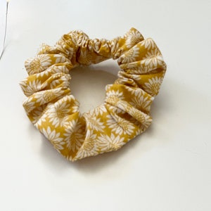 Yellow Floral Hair Tie Bracelet - Summer Ponytail Holder, Flower Hair Bow, Hair Accessories, Cute Gifts for Women
