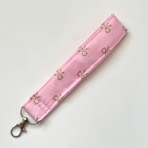 Cute Pink Keychain Wristlet with Gold Bow Pattern - Perfect Car & ID Badge Accessory!