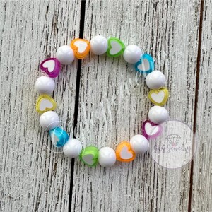 Witte harten kralen rekbare armband