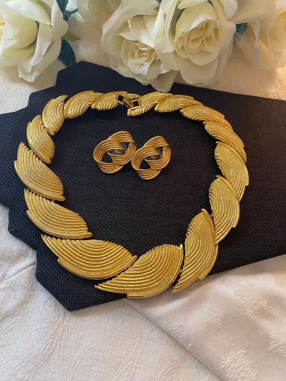 Napier gold necklace, collar necklace, Statement n