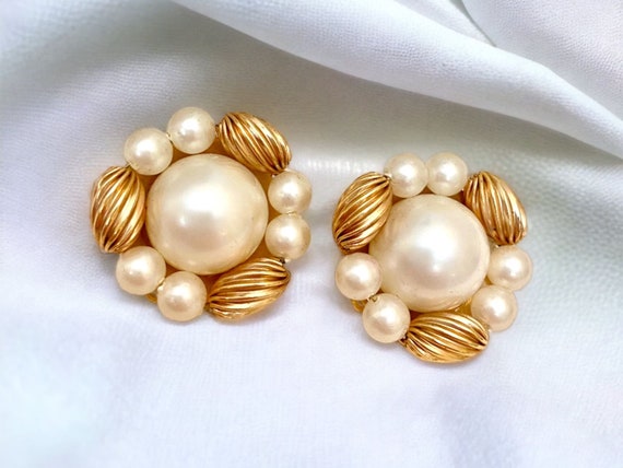 Marvella Cluster Button Earrings, Lightweight, Fa… - image 8