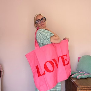 Oversized Hopsack Tote Bag: LOVE Print Weekender