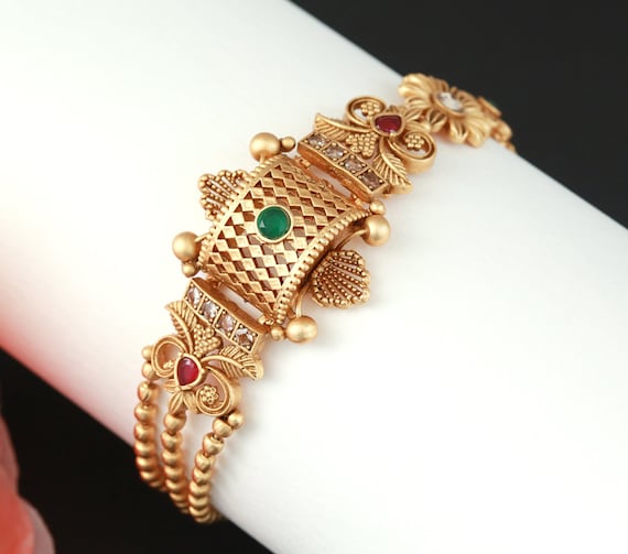 Sukriti Indian Designer Ghungroo Studded Gold Bracelet Bangles for Wom –  Sukriti Store