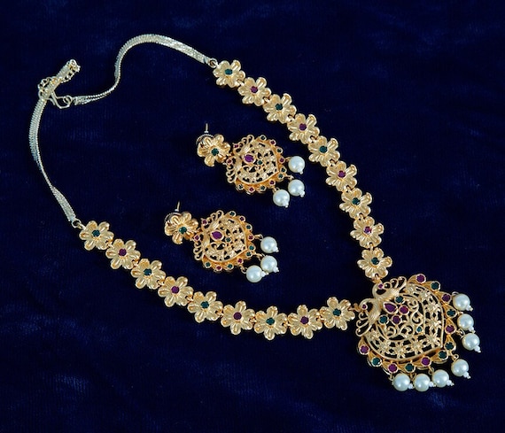 Gold plated jewellery with color guarantee Flower design necklace with  pearl hangings