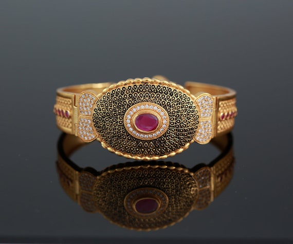 Buy quality Enamel Design Ladies Bracelet Gold in Pune-sonthuy.vn