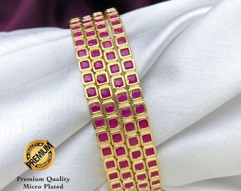 Set di 4 bracciali americani con diamanti rosa rubino in oro lucido/Set di 4 bracciali da sposa indiani/Bracciali con zirconi rosa rubino/Bracciali in oro da un grammo da indossare tutti i giorni