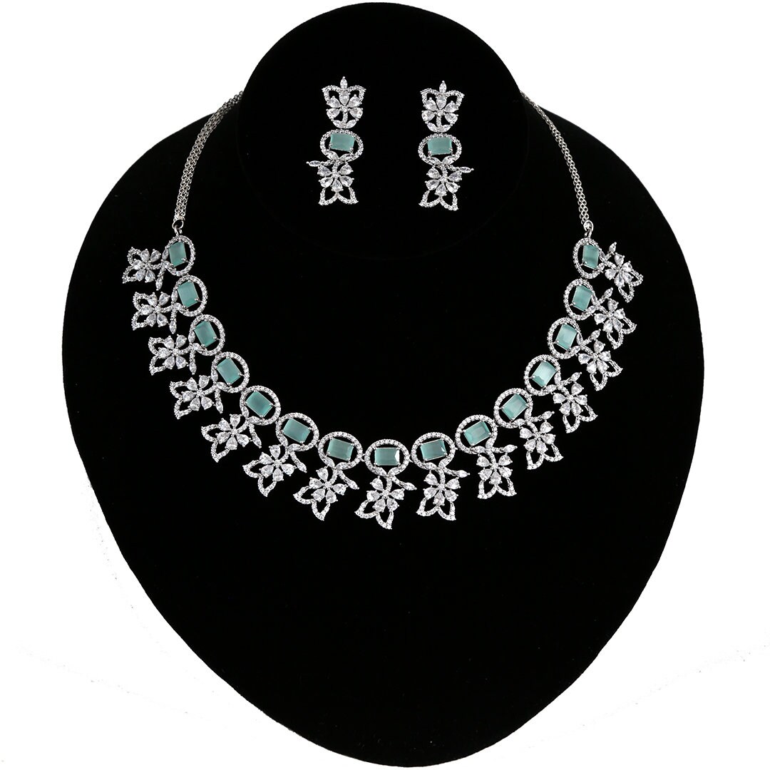 Collier Court Style Belle Epoque - Dentelle Sertie De CZ Vert, Rhodié, Neuf Sans Boîte