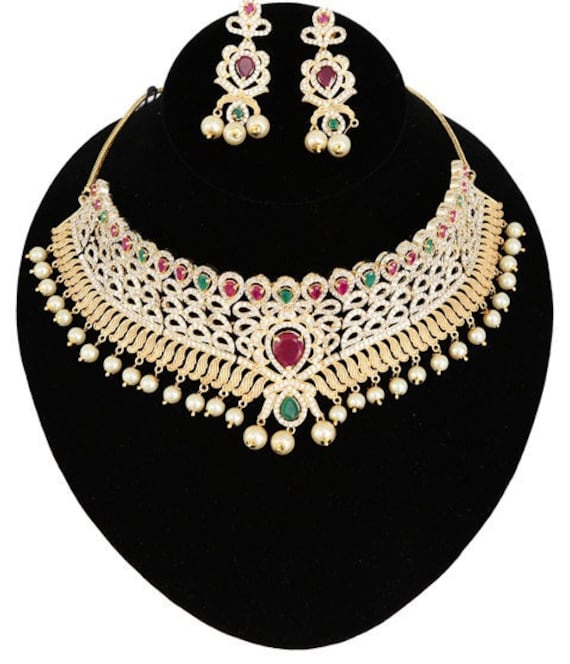 Créateur de mariage indien Bollywood doré, bijoux contemporains